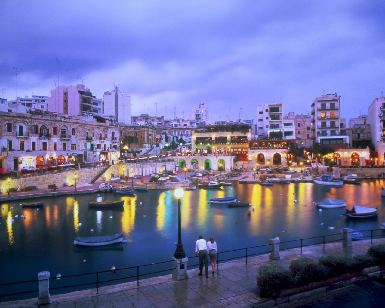 Modern Seaview Apartment In A Prime Location Sliema Luaran gambar