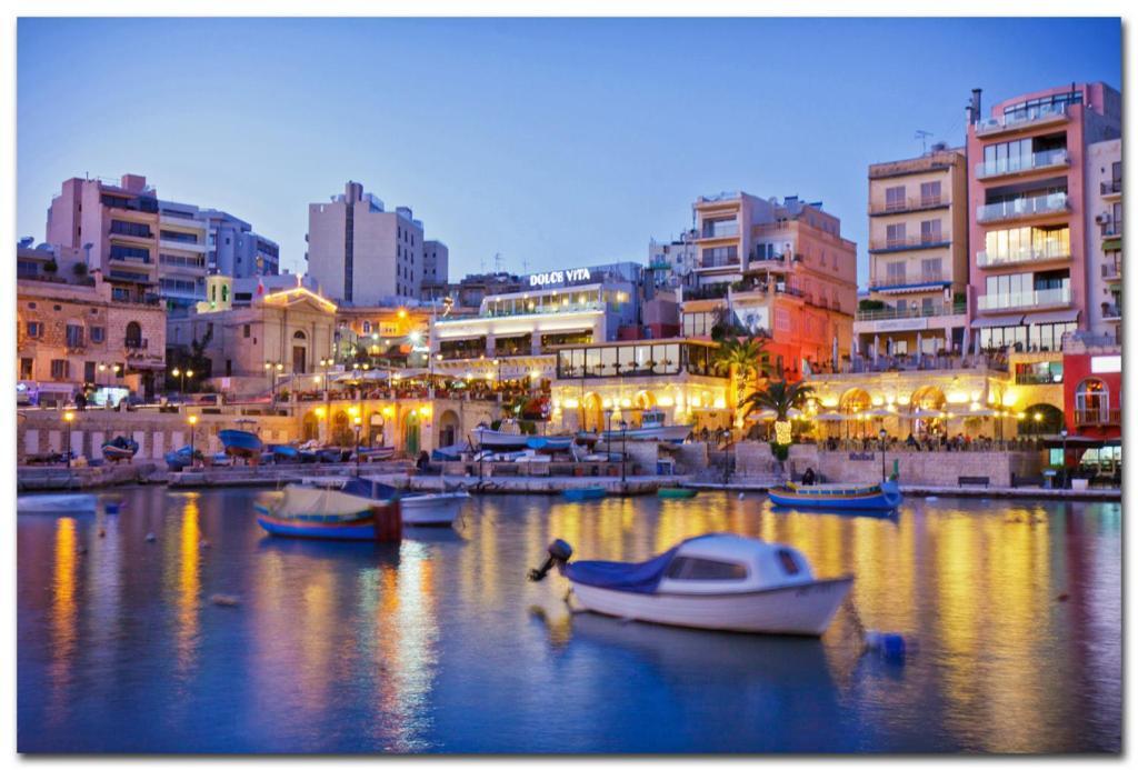 Modern Seaview Apartment In A Prime Location Sliema Luaran gambar